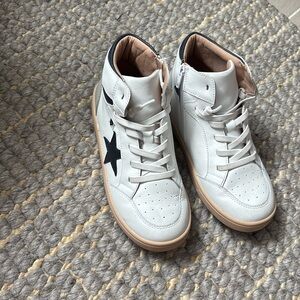 Old soles high top worn once unisex size 33 white with blue star